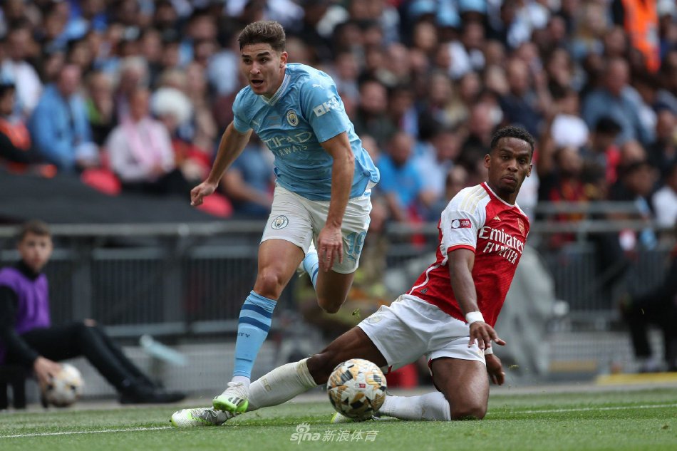 两人交手的 两人交手的