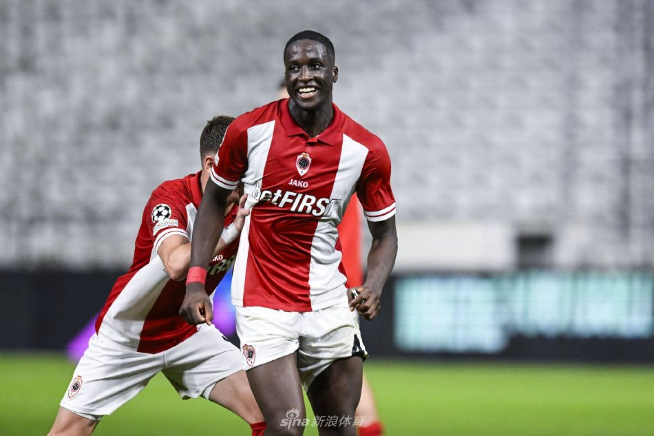 国球员正在 国球员正在